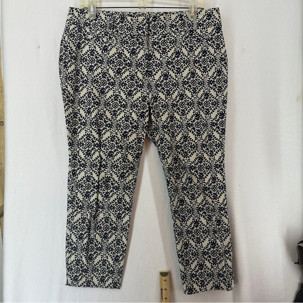 Ann‎ Taylor Loft Riviera Marisa Pants Size 8P Black White Floral